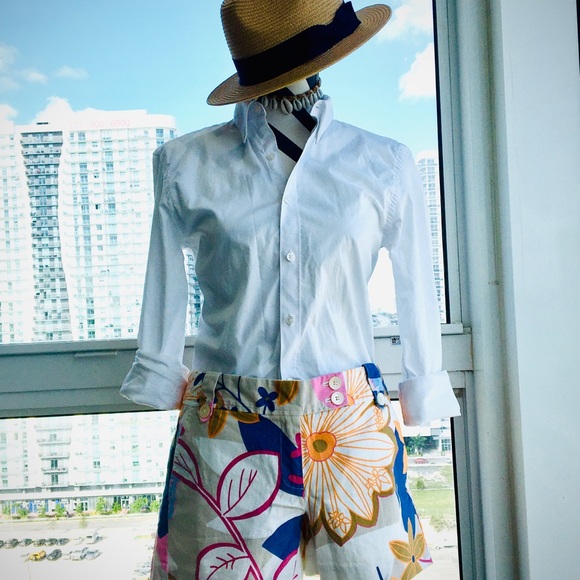 TOMMY HILFIGER women’s shorts/ size 8 - Picture 2 of 3